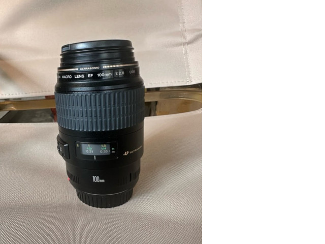 Canon EF 100mm F/2.8 Macro USM Canon EF 100mm F/2.8 Macro USM