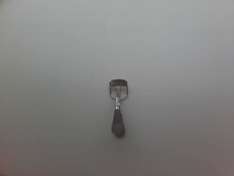 Eyelash curler Eyelash curler