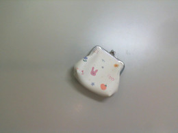 Little wallet coins white toy