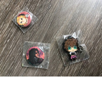 Set of 2 anime badges and 1 keychain