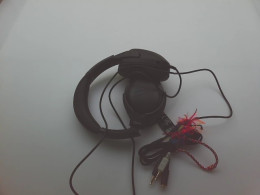 headphones with mic connector