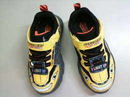 Children's shoes, yellow, with flashing lights