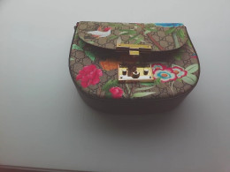 Women's Shoulder Bags