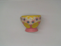 Pink ceramic mug with flower pattern