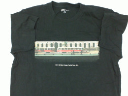 Black round neck shirt with pattern size L