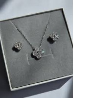 Jewelry set: pendant + earrings