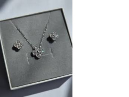 Jewelry set: pendant + earrings