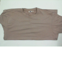 Beige UNIQLO t-shirt Beige UNIQLO t-shirt
