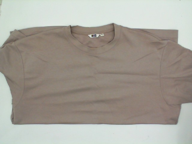 Beige UNIQLO t-shirt Beige UNIQLO t-shirt