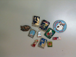 Set of 10 clothing badges, assorted