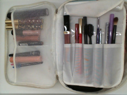 XL cosmetic set: bag, 2 pcs lipstick, eye shadow, blush, mascara, 2 pcs cosmetic brushes, powder with mirror, lip gloss, lip pencil XL cosmetic set: bag, 2 pcs lipstick, eye shadow, blush, mascara, 2 pcs cosmetic brushes, powder with mirror, lip gloss, lip pencil