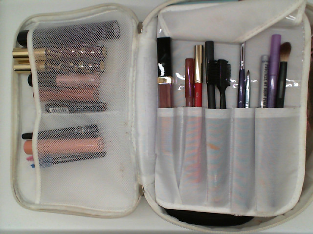 XL cosmetic set: bag, 2 pcs lipstick, eye shadow, blush, mascara, 2 pcs cosmetic brushes, powder with mirror, lip gloss, lip pencil XL cosmetic set: bag, 2 pcs lipstick, eye shadow, blush, mascara, 2 pcs cosmetic brushes, powder with mirror, lip gloss, lip pencil