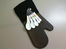 Kitchen set, measuring spoons + silicone glove