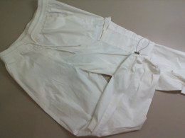 Women's white trousers with pockets