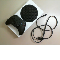 XBox console, not new + 1 remote control + connection cable