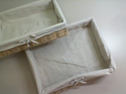 Set of 2 wicker baskets