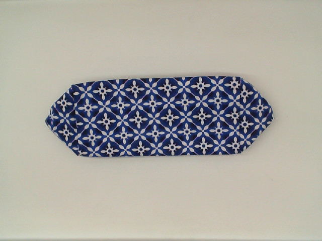 Blue and white pattern handbag Blue and white pattern handbag