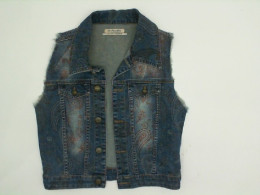 Denim vest with pattern