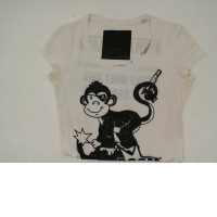 White round neck shirt with monkey pattern White round neck shirt with monkey pattern