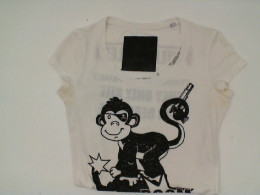 White round neck shirt with monkey pattern White round neck shirt with monkey pattern