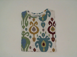 White round neck t-shirt with multi-colored pattern White round neck t-shirt with multi-colored pattern