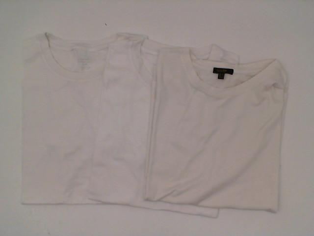 Set of White round neck t-shirt (3pcs/set) Set of White round neck t-shirt (3pcs/set)