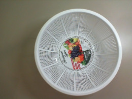 Plastic sieve for washing vegetables and fruits
