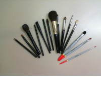 Set of 15 makeup brushes