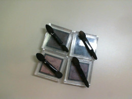 Set of 4 small eye shadows Set of 4 small eye shadows
