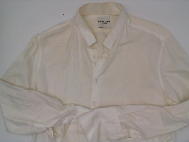 White long-sleeved shirt White long-sleeved shirt