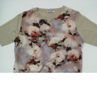 Pink round neck short sleeve shirt with pattern