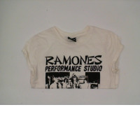 White short sleeve round neck shirt