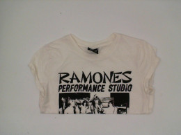 White short sleeve round neck shirt White short sleeve round neck shirt