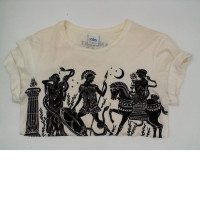 White round neck short sleeve shirt with black pattern