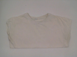 White short sleeve round neck shirt White short sleeve round neck shirt