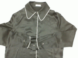 Women's long-sleeved black shirt Women's long-sleeved black shirt