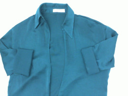 Women's long-sleeved collared shirt in green Women's long-sleeved collared shirt in green