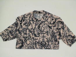 Women's cream-colored round-neck shirt with black pattern