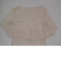 Cream-white long-sleeved round neck shirt