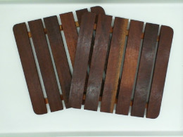 Set of 2 wooden half-stands Set of 2 wooden half-stands