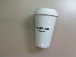 Ceramic glass with lid, white from Shanghai Ceramic glass with lid, white from Shanghai