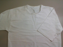 White men's T-shirt White men's T-shirt