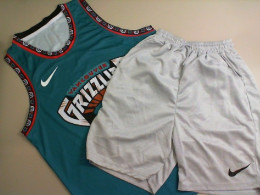 Sports set, gray shorts + green T-shirt