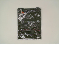 Brown round neck shirt with one-piece pattern