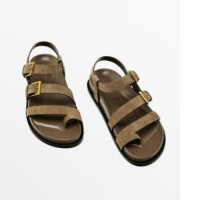 Flat sandals with buckles