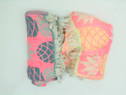 Set of 2 blankets, with a picture of a pineapple