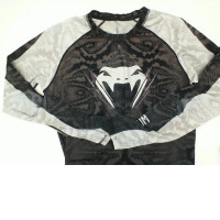 Long sleeve round neck t-shirt