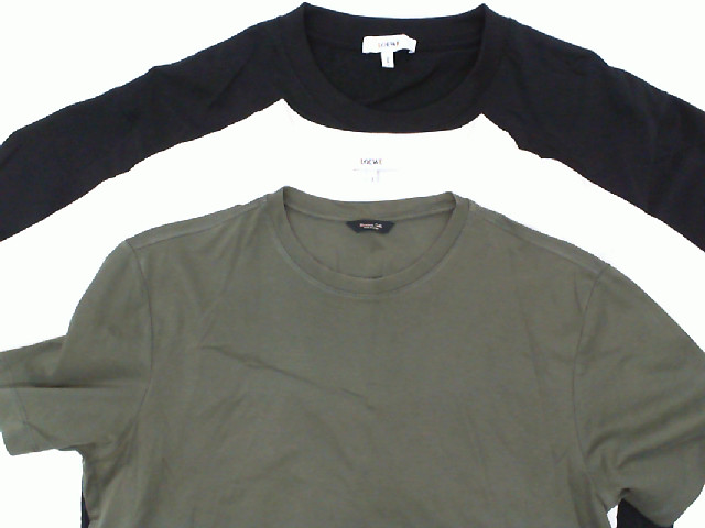 Set of Multi-colored round neck t-shirt (3pcs/set) Set of Multi-colored round neck t-shirt (3pcs/set)