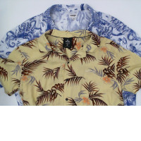 Set of Multi-colored short-sleeved Hawaiian shirt (2pcs/set) Set of Multi-colored short-sleeved Hawaiian shirt (2pcs/set)