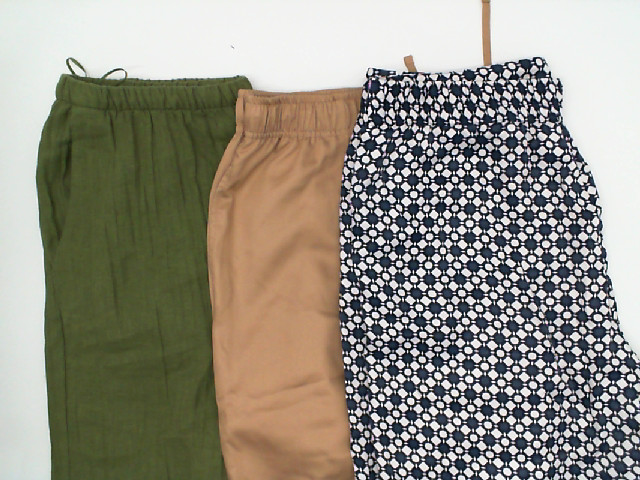 Set of Women's multi-colored pants (3pcs/set) Set of Women's multi-colored pants (3pcs/set)